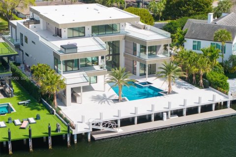 House in Fort Lauderdale, Florida 7 bedrooms, 1034.28 sq.m. № 2000366 - photo 10