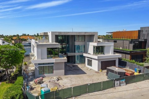 Casa en venta en Fort Lauderdale, Florida, 7 dormitorios, 1034.28 m2 № 2000366 - foto 2