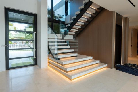 House in Fort Lauderdale, Florida 7 bedrooms, 1034.28 sq.m. № 2000366 - photo 15