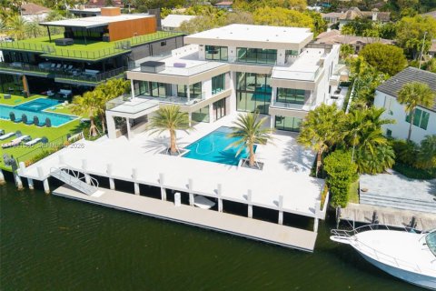House in Fort Lauderdale, Florida 7 bedrooms, 1034.28 sq.m. № 2000366 - photo 9