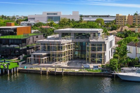 Casa en venta en Fort Lauderdale, Florida, 7 dormitorios, 1034.28 m2 № 2000366 - foto 5