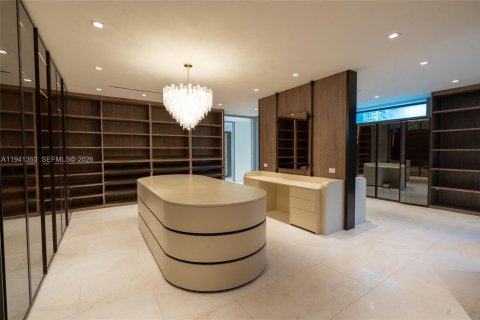 House in Fort Lauderdale, Florida 7 bedrooms, 1034.28 sq.m. № 2000366 - photo 16