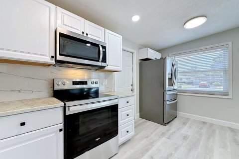 Villa ou maison à vendre à Seminole, Floride: 4 chambres, 110.37 m2 № 2093342 - photo 10