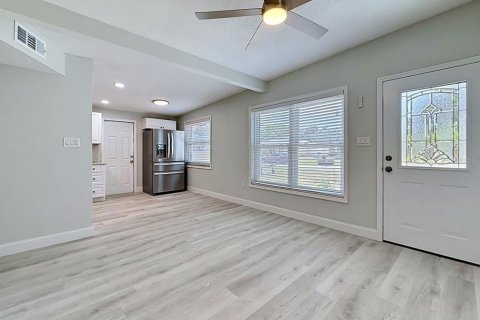 Villa ou maison à vendre à Seminole, Floride: 4 chambres, 110.37 m2 № 2093342 - photo 4