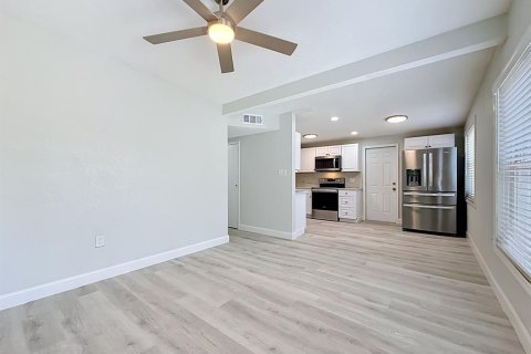 Villa ou maison à vendre à Seminole, Floride: 4 chambres, 110.37 m2 № 2093342 - photo 3