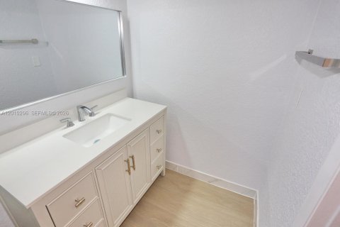 Villa ou maison à louer à North Lauderdale, Floride: 4 chambres, 127.28 m2 № 2073118 - photo 7