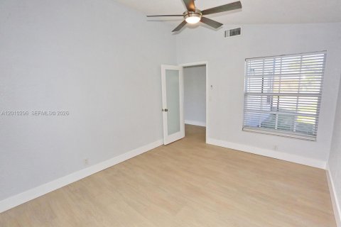 Villa ou maison à louer à North Lauderdale, Floride: 4 chambres, 127.28 m2 № 2073118 - photo 10