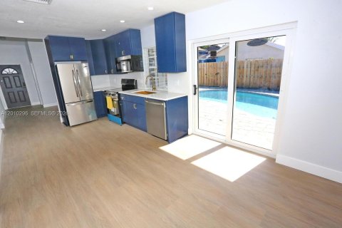 Villa ou maison à louer à North Lauderdale, Floride: 4 chambres, 127.28 m2 № 2073118 - photo 12