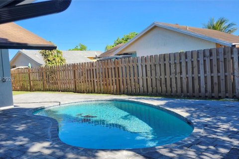 Villa ou maison à louer à North Lauderdale, Floride: 4 chambres, 127.28 m2 № 2073118 - photo 16