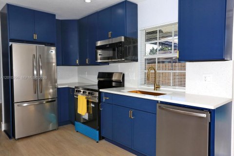 Villa ou maison à louer à North Lauderdale, Floride: 4 chambres, 127.28 m2 № 2073118 - photo 11