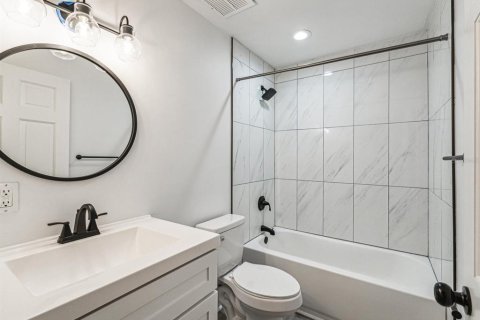 Condo in Saint Petersburg, Florida, 2 bedrooms  № 2230924 - photo 15