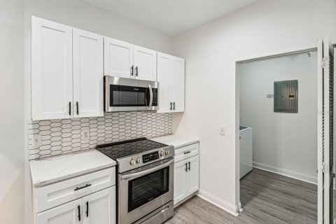 Condo in Saint Petersburg, Florida, 2 bedrooms  № 2230924 - photo 11
