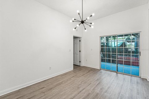 Condo in Saint Petersburg, Florida, 2 bedrooms  № 2230924 - photo 8
