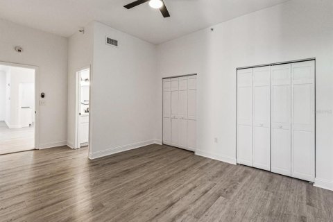 Condo in Saint Petersburg, Florida, 2 bedrooms  № 2230924 - photo 13