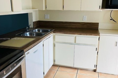 Снять в аренду виллу или дом в Коконат Крик, Флорида 2 спальни, 102.1м2, № 2152609 - фото 2