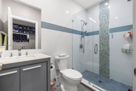 House in Wellington, Florida 3 bedrooms, 259.38 sq.m. № 1997851 - photo 16