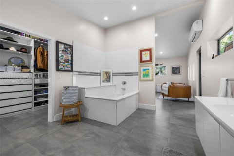 House in Wellington, Florida 3 bedrooms, 259.38 sq.m. № 1997851 - photo 21