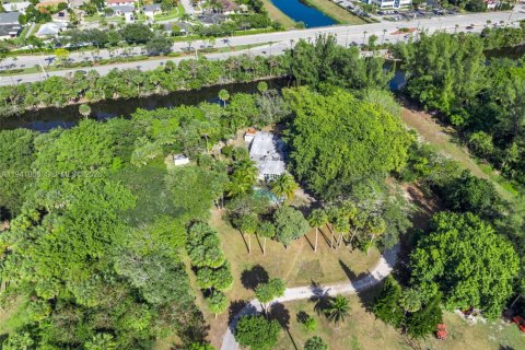 House in Wellington, Florida 3 bedrooms, 259.38 sq.m. № 1997851 - photo 28