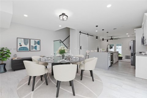 House in Miami, Florida 4 bedrooms, 176.14 sq.m. № 2003708 - photo 10