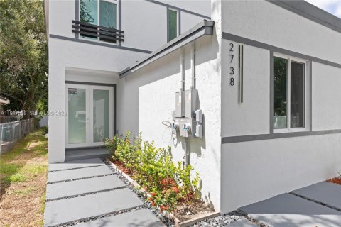 House in Miami, Florida 4 bedrooms, 176.14 sq.m. № 2003708 - photo 6