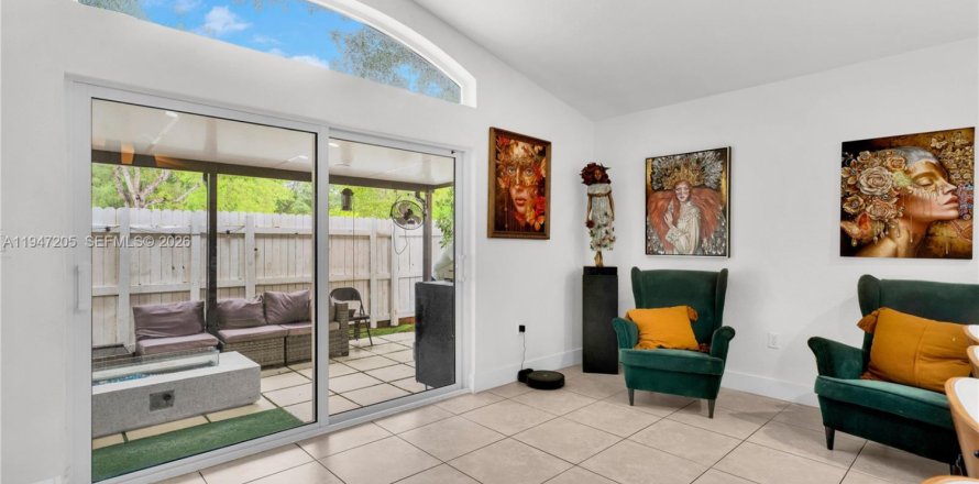 Дом в Хомстед, Флорида 3 спальни, 124.12м2 № 2005899