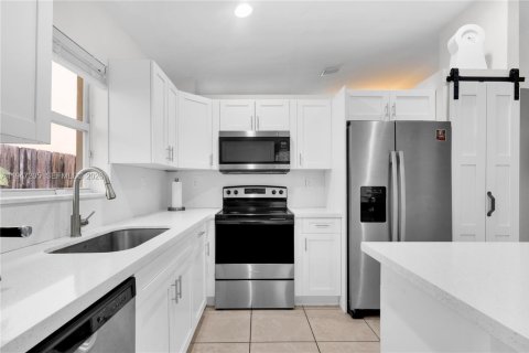 Купить виллу или дом в Хомстед, Флорида 3 спальни, 124.12м2, № 2005899 - фото 11