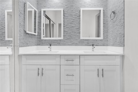 Купить виллу или дом в Хомстед, Флорида 3 спальни, 124.12м2, № 2005899 - фото 10