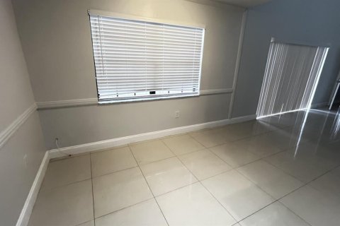 Touwnhouse à louer à Miramar, Floride: 3 chambres, 129.32 m2 № 2394761 - photo 16