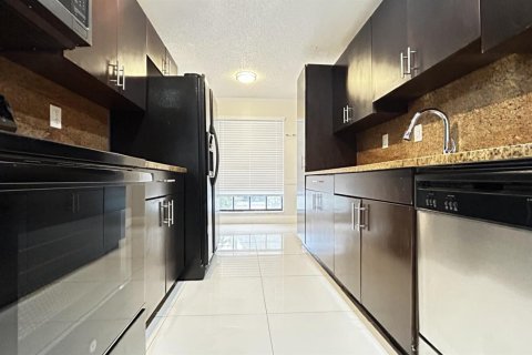 Touwnhouse à louer à Miramar, Floride: 3 chambres, 129.32 m2 № 2394761 - photo 3