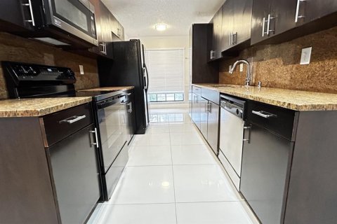 Touwnhouse à louer à Miramar, Floride: 3 chambres, 129.32 m2 № 2394761 - photo 5