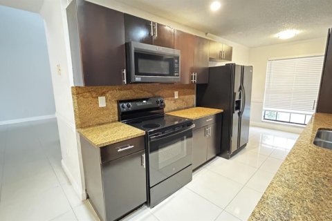 Touwnhouse à louer à Miramar, Floride: 3 chambres, 129.32 m2 № 2394761 - photo 6