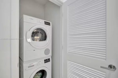 Condominio en venta en Miami Beach, Florida, 1 dormitorio № 1983408 - foto 8