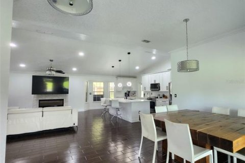 House in Sanford, Florida 4 bedrooms, 162.21 sq.m. № 1765378 - photo 9
