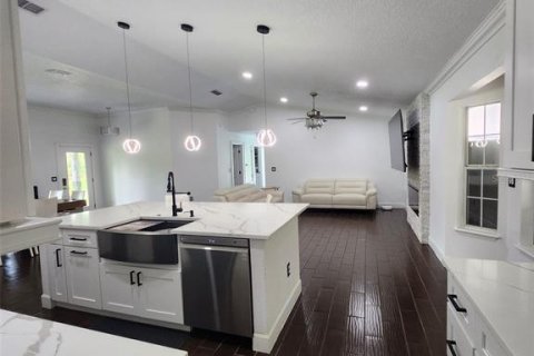 House in Sanford, Florida 4 bedrooms, 162.21 sq.m. № 1765378 - photo 5