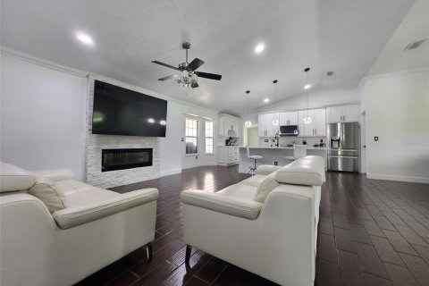House in Sanford, Florida 4 bedrooms, 162.21 sq.m. № 1765378 - photo 4