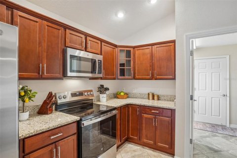 House in The Villages, Florida 3 bedrooms, 181.9 sq.m. № 2420474 - photo 21