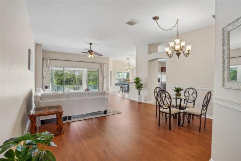 House in The Villages, Florida 3 bedrooms, 181.9 sq.m. № 2420474 - photo 8