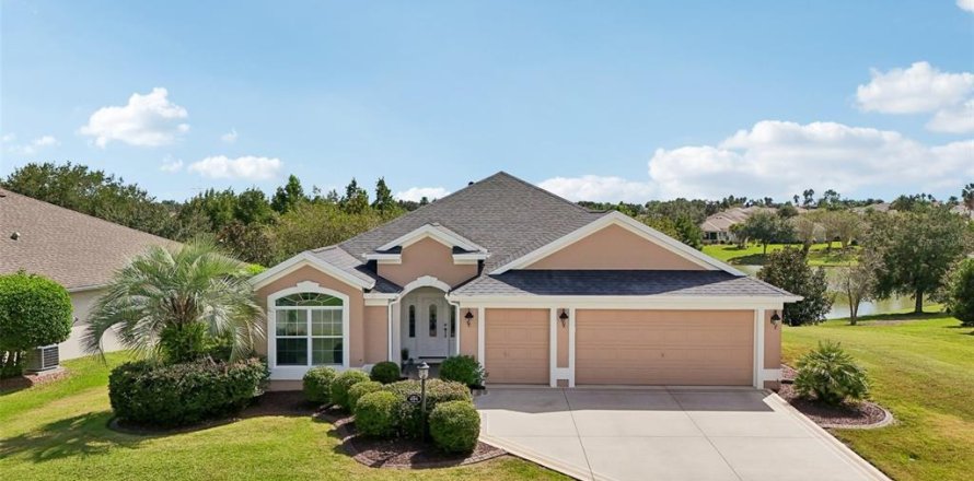 House in The Villages, Florida 3 bedrooms, 181.9 sq.m. № 2420474