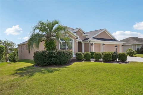 House in The Villages, Florida 3 bedrooms, 181.9 sq.m. № 2420474 - photo 4