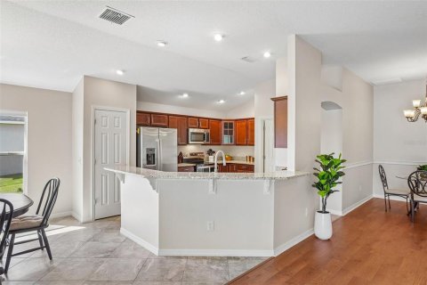 House in The Villages, Florida 3 bedrooms, 181.9 sq.m. № 2420474 - photo 17