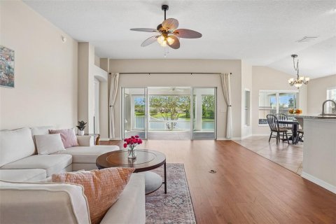 House in The Villages, Florida 3 bedrooms, 181.9 sq.m. № 2420474 - photo 12