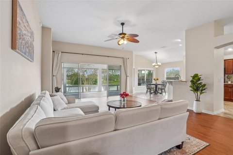 House in The Villages, Florida 3 bedrooms, 181.9 sq.m. № 2420474 - photo 13