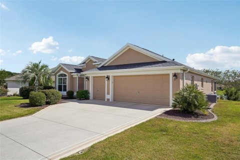 House in The Villages, Florida 3 bedrooms, 181.9 sq.m. № 2420474 - photo 3