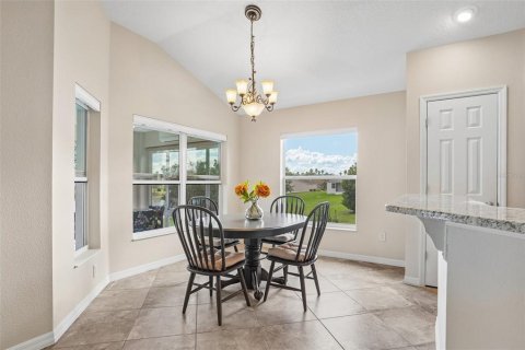 House in The Villages, Florida 3 bedrooms, 181.9 sq.m. № 2420474 - photo 14