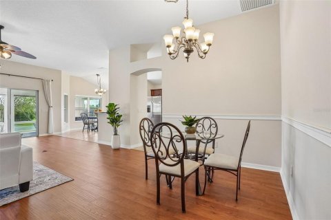 House in The Villages, Florida 3 bedrooms, 181.9 sq.m. № 2420474 - photo 16