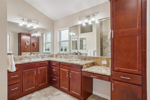 House in The Villages, Florida 3 bedrooms, 181.9 sq.m. № 2420474 - photo 26