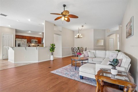 House in The Villages, Florida 3 bedrooms, 181.9 sq.m. № 2420474 - photo 11
