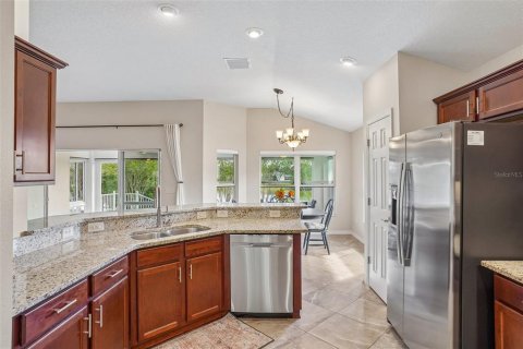 House in The Villages, Florida 3 bedrooms, 181.9 sq.m. № 2420474 - photo 20