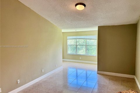 Copropriété à louer à Sunrise, Floride: 2 chambres, 89.65 m2 № 1961772 - photo 2
