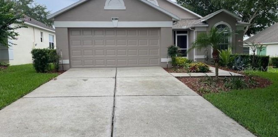 House in Clermont, Florida 2 bedrooms, 155.98 sq.m. № 1810837